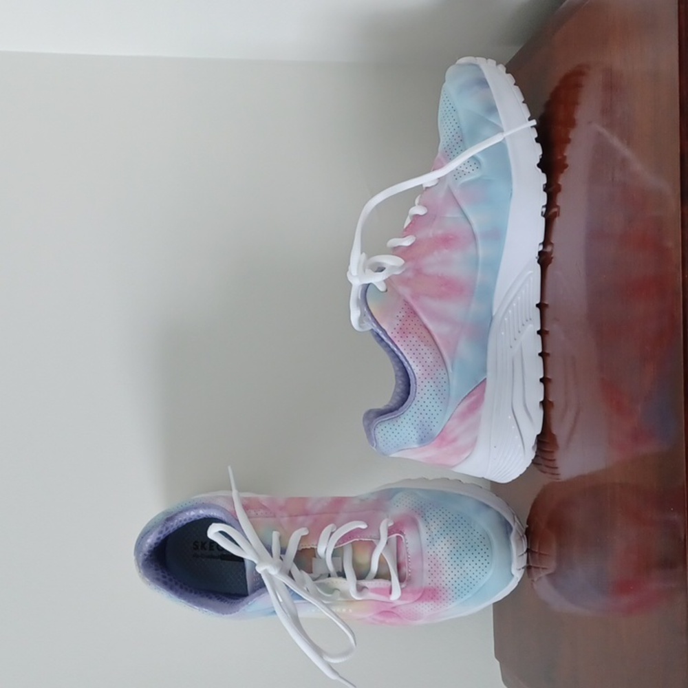 Skechers cotton candy/tie dye walking shoes